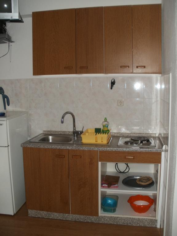 Beach Apartments Toni Podstrana Bilik gambar