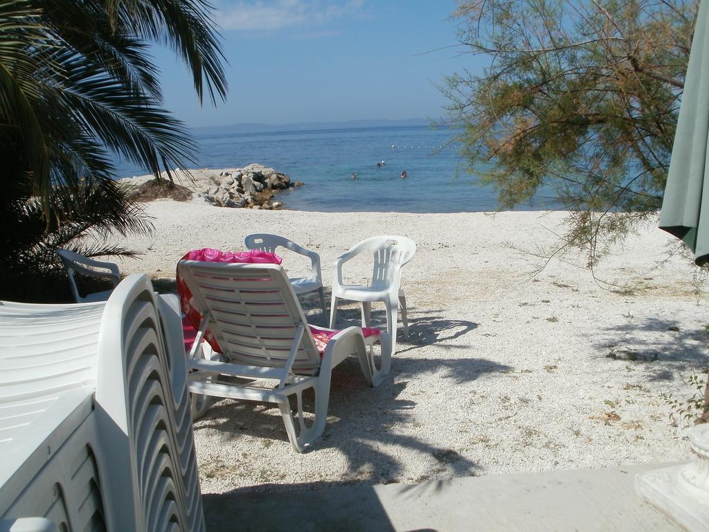 Beach Apartments Toni Podstrana Bilik gambar