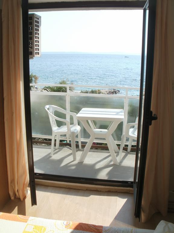 Beach Apartments Toni Podstrana Bilik gambar