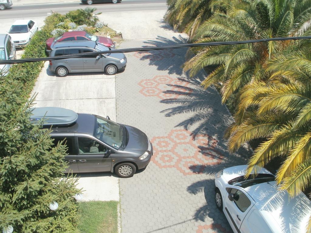 Beach Apartments Toni Podstrana Bilik gambar