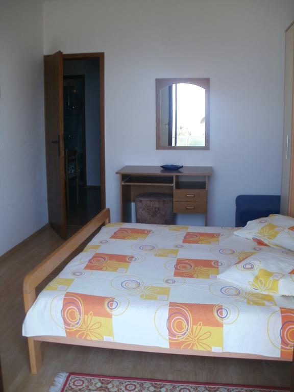 Beach Apartments Toni Podstrana Bilik gambar