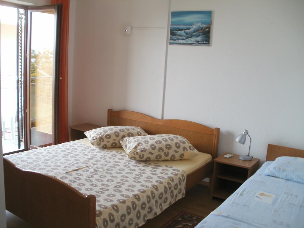 Beach Apartments Toni Podstrana Bilik gambar