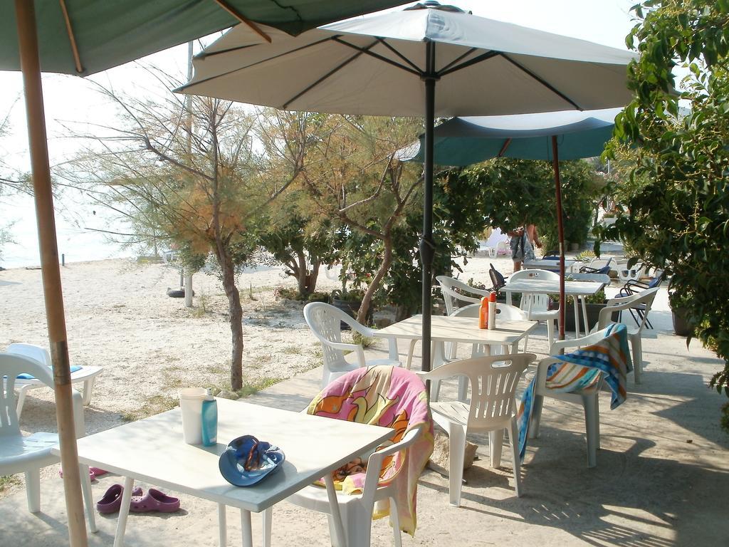 Beach Apartments Toni Podstrana Bilik gambar